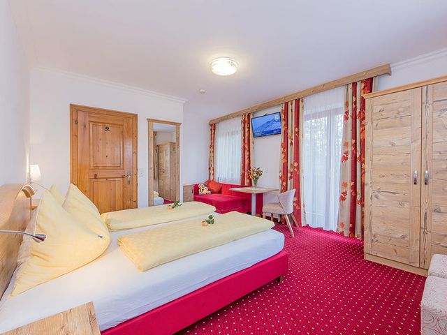 Bauernhof-Ferienwohnungen-Hotel Ötzmooshof